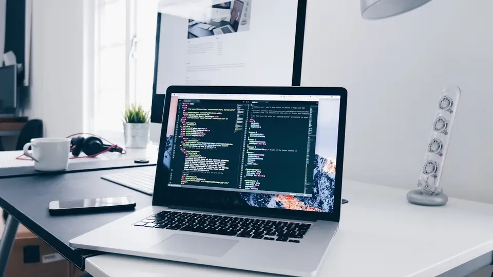 Claude Code: cómo lo uso para construir mi negocio (tutorial real)