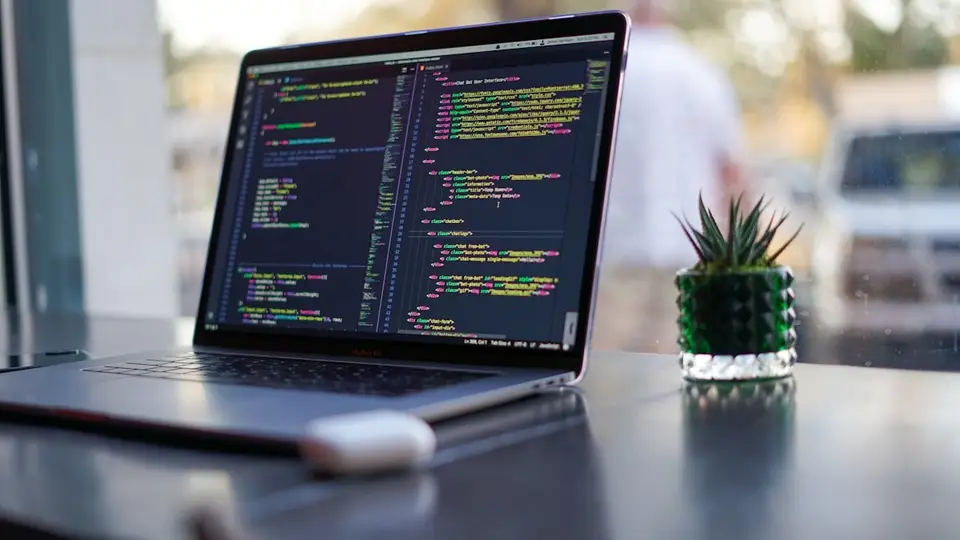Claude Code vs Devin vs GitHub Copilot: cuál elijo para emprender (y por qué)