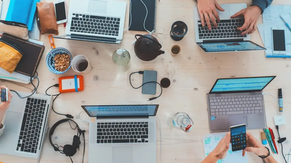Mi equipo de agentes IA: roles, costes y organigrama real
