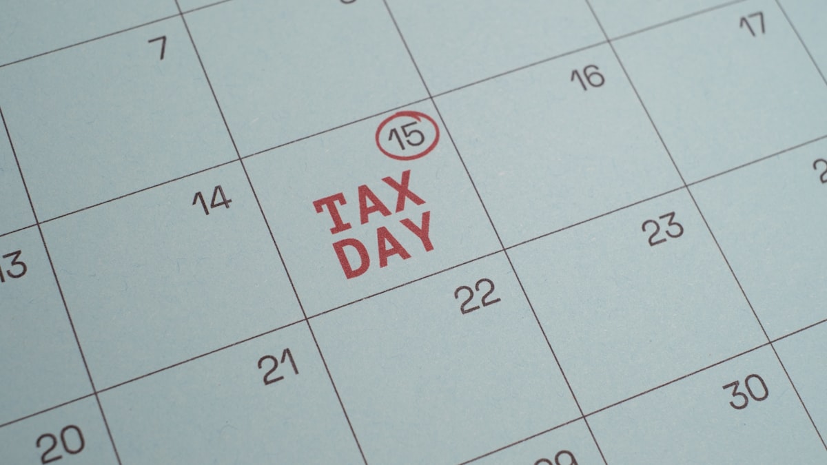 Calendario con fecha límite marcada, metáfora de la extensión de la promoción de Fable 5 hasta el 12 de julio