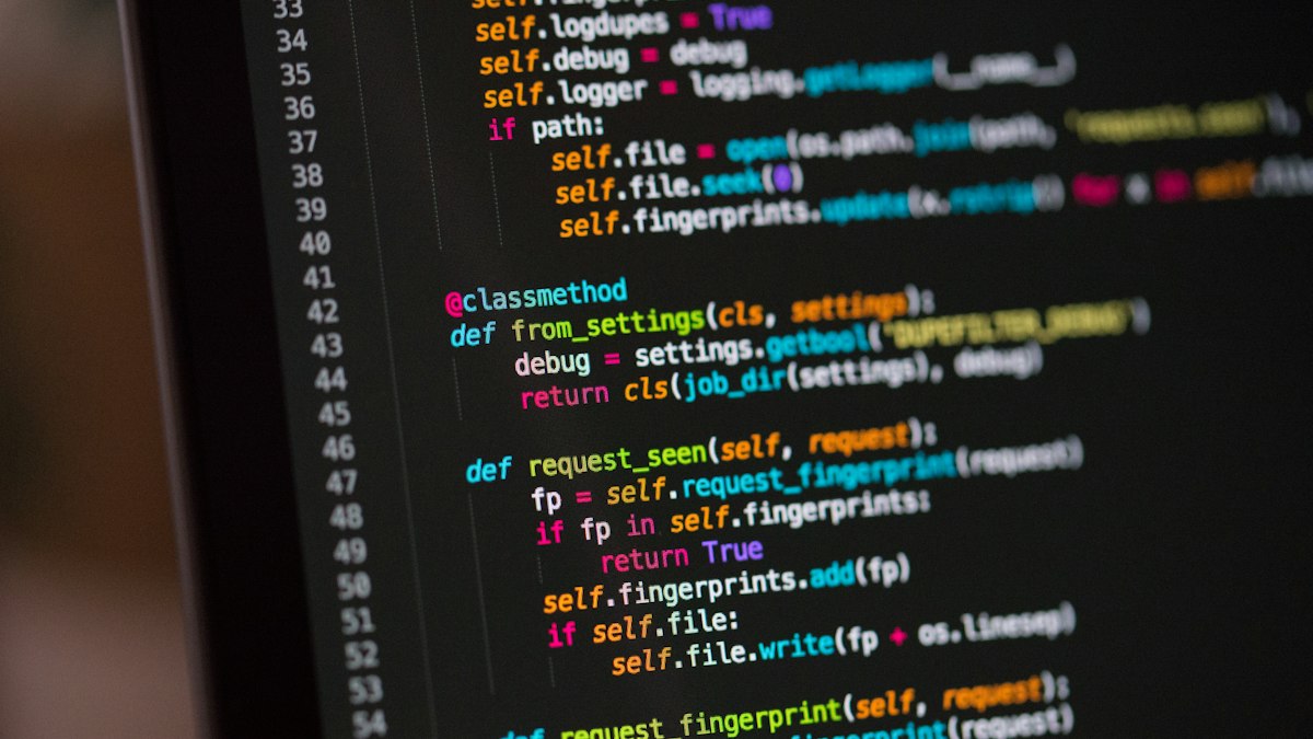 Portátil con una terminal abierta ejecutando Claude Code