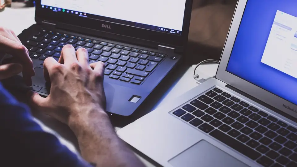 Vibe coding: cómo construyo proyectos enteros hablando con Claude Code